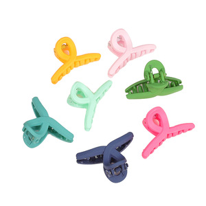 Pince à cheveux légère de 6,5 cm style coréen, couleur bonbon, petite pince croisée pour frange, accessoire capillaire uni pour usage quotidien - Product Image 5