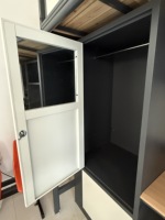 Combinaison lit-bureau avec cadre en métal épaissi, dotée d'une armoire, d'un meuble de rangement et d'une étagère
