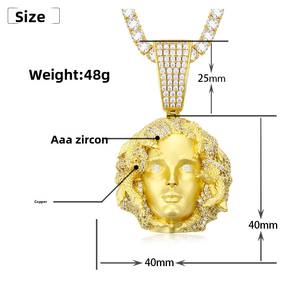 Collana cristiana in zircone a forma di Medusa in lega di rame placcato oro 18K realizzata in Cina - Product Image 6