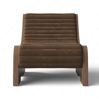Fauteuil lounge FERLY de style contemporain luxueux, avec revêtement en velours capitonné, structure en bois courbé, fauteuil de détente