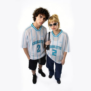 <span class=keywords><strong>Maillot</strong></span> de football <span class=keywords><strong>Charlotte</strong></span> <span class=keywords><strong>Hornets</strong></span> 2026 US CAN MEX Series, col en V, rayures fines bleues et blanches, numéro 2, style Vibe - Product Image 3