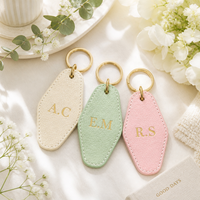 Porte-clés personnalisés de luxe pour voitures, monogrammes initiaux en cuir PU, porte-clés de motel, cadeaux promotionnels, porte-clés d'hôtel tendance