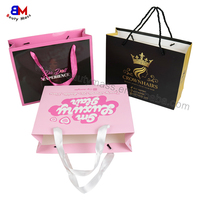 Sac en papier noir réutilisable de luxe avec poignée pour emballage de vêtements, cadeaux et achats professionnels, personnalisable et durable