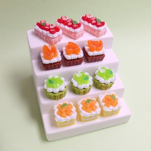 100 figurines miniatures de gâteaux aux fruits et desserts, assortiment de fraises, jouets alimentaires pour maison de poupée, pour jeu de <span class=keywords><strong>cuisine</strong></span> de bureau, chambre, bricolage - Product Image 1