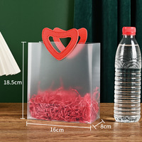 Vente en gros Sac à provisions transparent givré imperméable à l'eau Sac fourre-tout transparent tendance avec poignée en forme de cœur pour emballage de cosmétiques de luxe