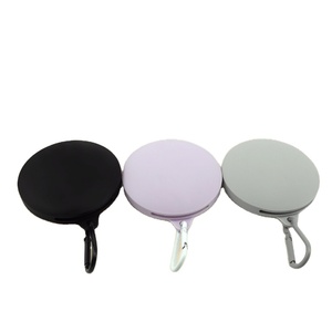 Sac à friandises pour chien en silicone écologique, automatique, portable, imperméable, de qualité alimentaire, avec mousqueton pour les promenades en plein air - Product Image 1