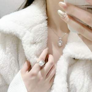 Collar de Plata de Ley S925 con Mariposa de Diamantes, Diseño de Nicho de Ojo de Caballo de Alto Contenido de Carbono, Collares de Perlas de Alta Gama para Mujer - Product Image 3