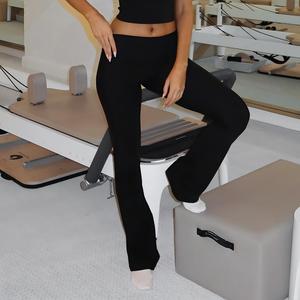 بنطلون يوجا نسائي مخصص بخصر عالٍ وواسع الساق، ضيق ومريح للرياضة واللياقة البدنية والجري، يساعد على تنحيف الجسم - Product Image 1