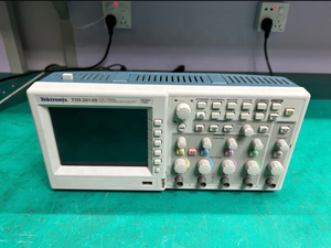 Oscilloscope numérique couleur Tektronix TDS 2014B 100 MHz 4 canaux 1 GS/s d'occasion (1 pièce) - Product Image 3