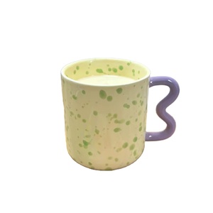 Tazas <span class=keywords><strong>de</strong></span> café <span class=keywords><strong>con</strong></span> salpicaduras <span class=keywords><strong>de</strong></span> pintura <span class=keywords><strong>de</strong></span> estilo INS, tazas <span class=keywords><strong>de</strong></span> café <span class=keywords><strong>de</strong></span> colores personalizadas <span class=keywords><strong>con</strong></span> mango giratorio, <span class=keywords><strong>taza</strong></span> <span class=keywords><strong>de</strong></span> regalo <span class=keywords><strong>de</strong></span> motas <span class=keywords><strong>de</strong></span> cerámica para amigos - Product Image 2