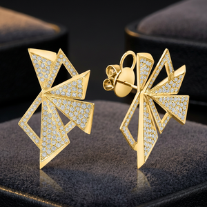 Boucles d'oreilles clous géométriques en or jaune micro-pavé, taille triangulaire, pour femme, luxe, usage quotidien - Product Image 3