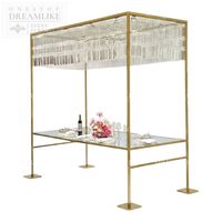 Ensemble de tables longues élégantes avec canopy et accents en cristal pour hôtels, restaurants, événements, location, OEM, sur mesure