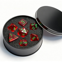 Ensemble de dés en résine polyédrique à coins arrondis, rouge bonbon, avec logo personnalisé, 7 pièces, pour le jeu de rôle Dungeons and Dragons