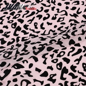 100% Polyester Voan Vải Màu Hồng Leopard Thu Nhỏ Chống Đổ Xô In Trọng Lượng Nhẹ Cho Phụ Nữ Ăn Mặc Cho Cô Gái Hàng May Mặc - Product Image 3