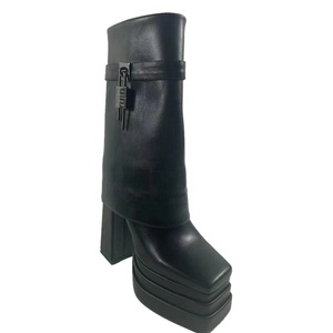 Botines de tacón grueso con plataforma alta y punta cuadrada para mujer, de metal, con diseño superpuesto y plegado - Product Image 4