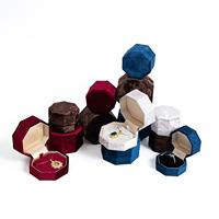 Boîte à bijoux octogonale élégante en velours avec couvercle rabattable pour bagues, pendentifs et colliers – Emballage luxueux – 4 couleurs – Vente en gros Shaher