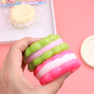 Cabujones de resina de galletas sándwich de colores con reverso plano para álbumes de recortes DIY, comida en miniatura para casas de muñecas, accesorios hechos a mano con pegamento en crema - Product Image 6