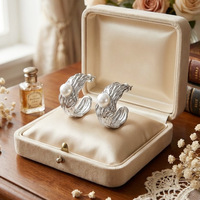 Boucles d'oreilles clous en acier inoxydable pour femmes, perles tendance, vente en gros, pour fêtes, couleur marine