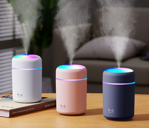เครื่องพ่นไอน้ำอัลตราโซนิกแบบพกพาขนาด 300 มล. พร้อมไฟ LED รุ่นใหม่ ใช้กับน้ำหอมและน้ำมันหอมระเหยสำหรับรถยนต์ ช่องเสียบ USB - Product Image 1
