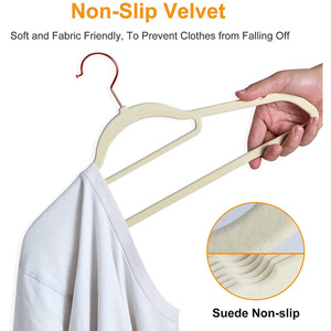 Premium Slim Salvaspazio 360 °   Ganci Dorati in Velluto Rosa, Appendiabiti in Plastica Antiscivolo - Product Image 3