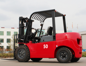 Вилочный погрузчик Tobeter CPC50, 5 тонн, дизельный, <span class=keywords><strong>2</strong></span>-уровневый, высота подъема 3 м, механическая ручная коробка передач, полный привод, цельнолитые шины, для любых дорог - Product Image 5