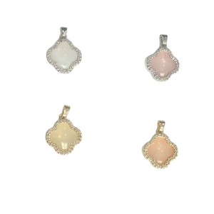 Colgante de Trébol de Cuatro Hojas, Aleación de Cobre con Microincrustaciones, Amuleto Temático, Joyería Unisex, Accesorio de Regalo - Product Image 5