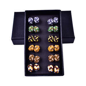 Set di <span class=keywords><strong>gemelli</strong></span> con nodo di seta all'ingrosso 6 paia confezionati in una scatola regalo nera - Product Image 5