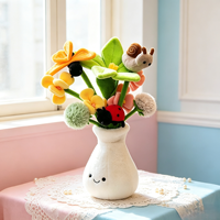 Jouet en peluche créatif personnalisé OEM ODM en forme de vase à fleurs et d'insectes, poupée pour arrangement floral, jolie décoration de table, célébrité d'Internet