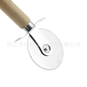 Cortador de pizza con mango de madera y hoja de acero inoxidable de 17.5 cm para pizza, pasteles y repostería. - Product Image 5