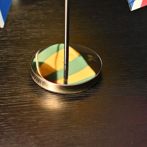 2026 Neuer Großhandel Büro-Tischflaggenständer mit individuellem Logo, Edelstahlstange, Mini-Tischflaggen, Dekorativer Bannerständer für Innenräume - Product Image 6