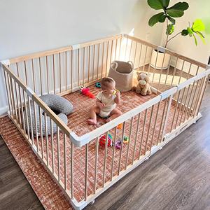 Grand parc en bois personnalisé pour bébés et tout-petits terrains de jeu intérieurs avec barrière de sécurité pour la maison, la chambre à coucher, le centre commercial, la salle de sport - Product Image 1