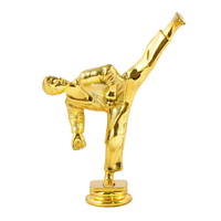 Offre Spéciale trophée tasse haut accessoires doré figurine en plastique trophée pièces figurine en forme de taekwondo