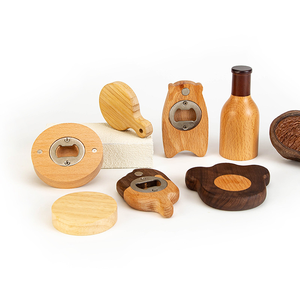 Logo personnalisé faveurs de mariage bonnet de bière Llaveros Destapador blancs porte-clés en bois porte-clés en bois ouvre-bouton de bière pour les invités - Product Image 4