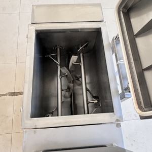 Miscelatore automatico per alimenti per animali domestici con gnocco bivite con motore per polpetta e ripieno di salsicce - Product Image 1