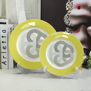 Ensemble de 2 assiettes de table en porcelaine fine jaune, style européen de luxe, design moderne, pour usage domestique – Meilleures ventes - Product Image 1