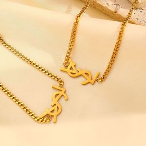 Collana con Catena a Lettere Placcata Oro 18k Antiossidante, Gioielli in Acciaio Inossidabile di Alta Qualità, <span class=keywords><strong>Set</strong></span> di Gioielli Firmati per Donne - Product Image 2