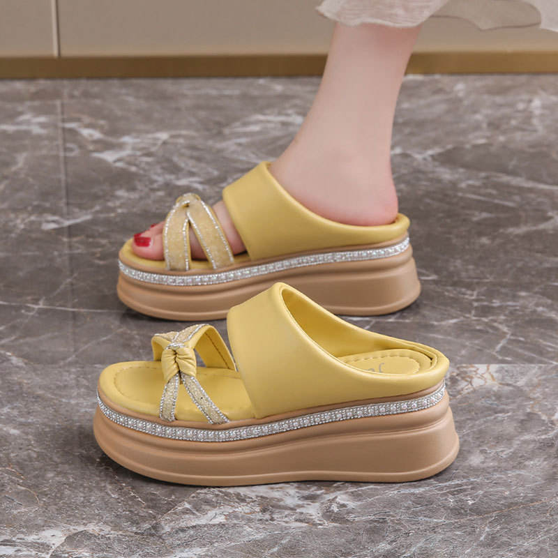 สีเหลือง