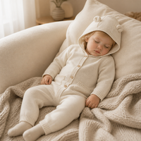Combinaison à capuche pour bébé en coton tricoté avec oreilles d'ours, boutons en bois et poches, pour nouveau-né, vente en gros, OEM, ODM, fournisseur personnalisé