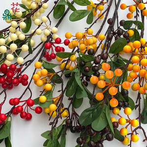 Ramas de Frutas Artificiales con Bayas Rojas y Amarillas, Flores de Seda para Decoración del Hogar, Mesa y Accesorios de Estudio - Product Image 2