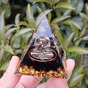 Pyramide en cristal avec statue de Bouddha gravée à l'intérieur, en résine d'obsidienne, décoration d'intérieur, ornement Feng Shui, cadeau de bureau - Product Image 4