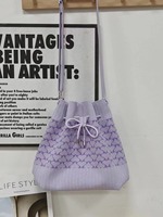 Sac fourre-tout portable tout-en-un en tricot à cordon de serrage grande capacité pour femme, avec motif cœur, style mignon et design seau