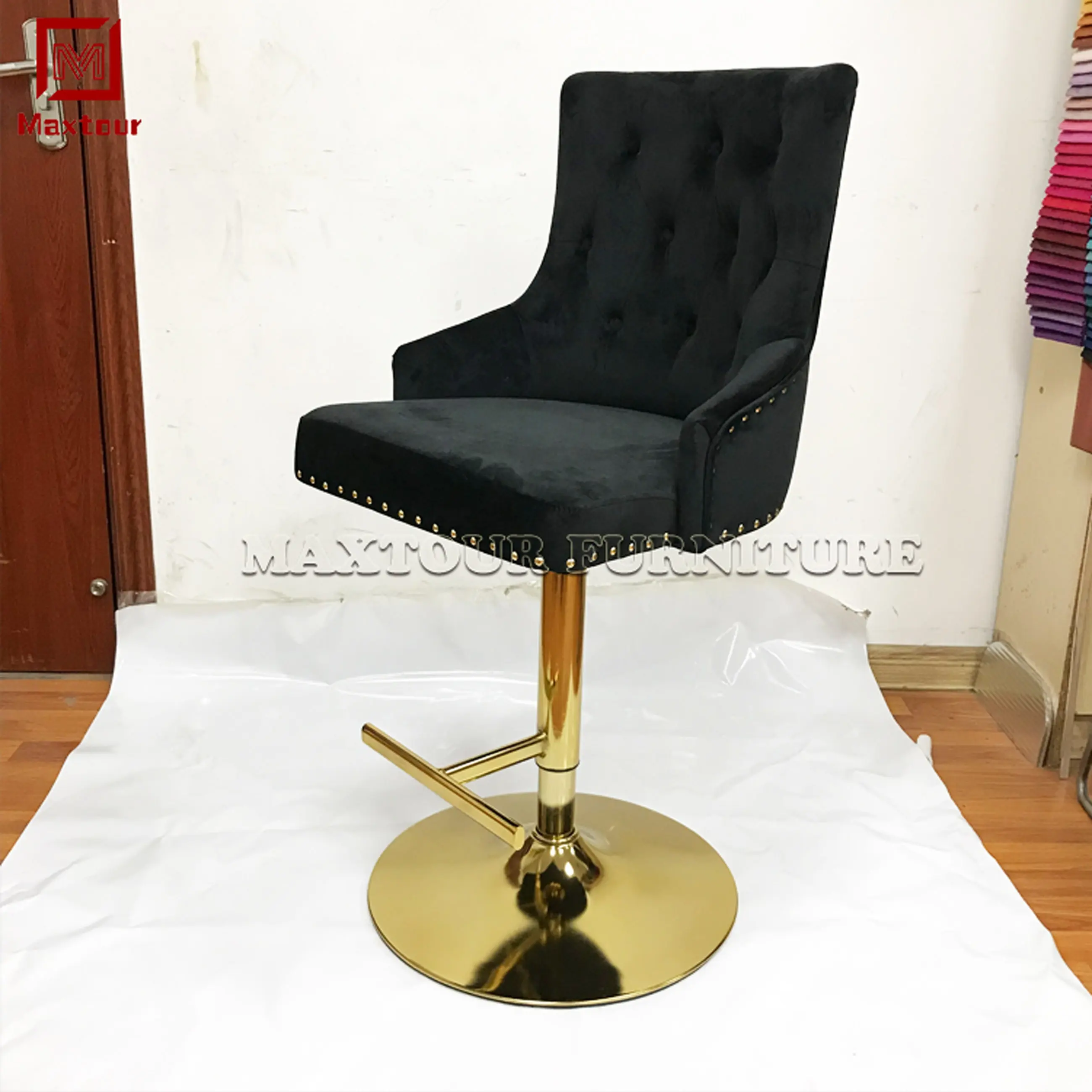 Mid Century Chromed Swivel Adjustable Bar Stools Tufted Upholstered Bar Chairs Made of Velvet Fabric for Basement Use