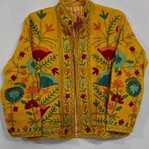 Veste courte d'hiver en velours vintage Suzani faite à la main avec poche | Veste bohème | Blouson bomber |   Manteau d'hiver chaud en coton Suzani - Product Image 1