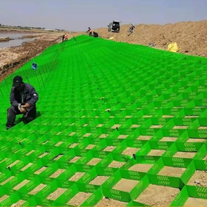แผ่นตาข่าย HDPE สำหรับปูพื้นกรวด ความลึก 2 นิ้ว พร้อมเสาโลหะและคลิปเชื่อมต่อ สำหรับทางรถวิ่ง ลานจอดรถ ทางลาดชัน ทางเดิน และลานบ้าน - Product Image 6
