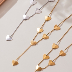 Chaîne en acier inoxydable étanche avec placage or PVD 18 carats, mystérieuse et élégante, longue, en forme de Y, avec pendentif cœur et pampilles superposées - Product Image 2