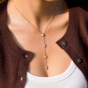 Collier en forme de Y avec zircon géométrique pour femme, à porter au quotidien, serti de zirconiums. - Product Image 3