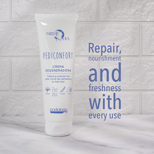 Suero Aclarante y Humectante Noche y Día de la Marca [Nombre de la Marca], Producto para el Cuidado de la Piel que Elimina las Manchas Oscuras - Product Image 3