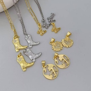 Collier Pendentif Planète Saturne Céleste en Zircon Cubique Plaqué Or 18K, Bijou Élégant pour Femme, Idée Cadeau d'Anniversaire - Product Image 6