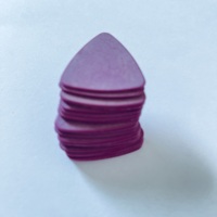 Plectres de guitare de haute qualité en Delrin mat de forme triangulaire 1.14 violet