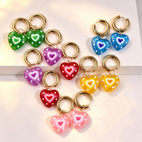 Boucles d'oreilles créoles pendantes en acrylique transparent avec cœur, motif pois contrastant, accessoire tendance pour femme